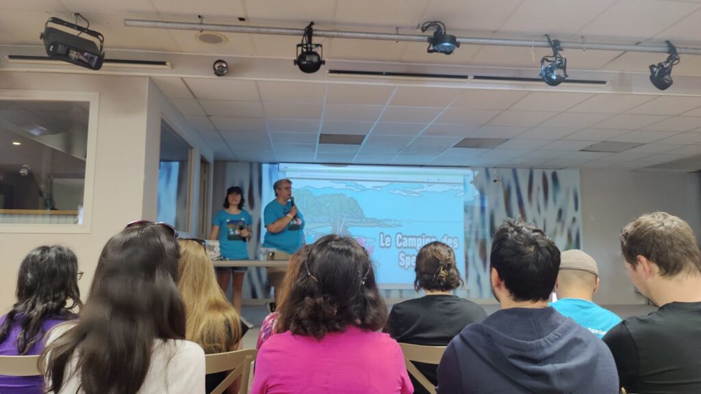 Keynote d'ouverture du Camping des Speakers 2023, on y voit Aurélie et Stéphanie, deux organisatrices